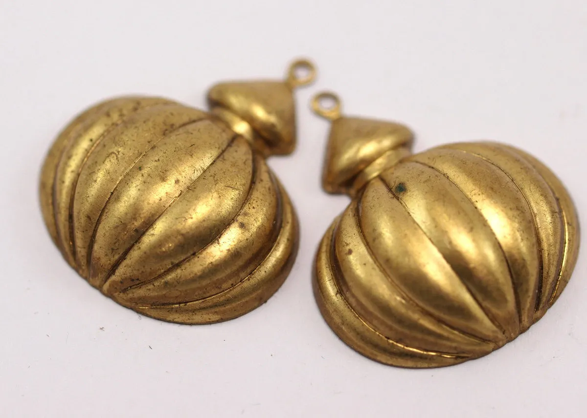 2 Vintage Brass Pendant, Charms 27x23 Mm