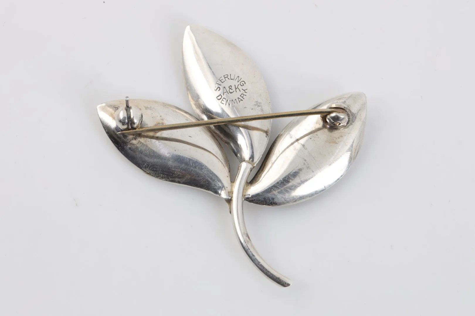 Aarre & Krogh 925 Silver Vintage Three Petal Lily Pendant (7.15g.)