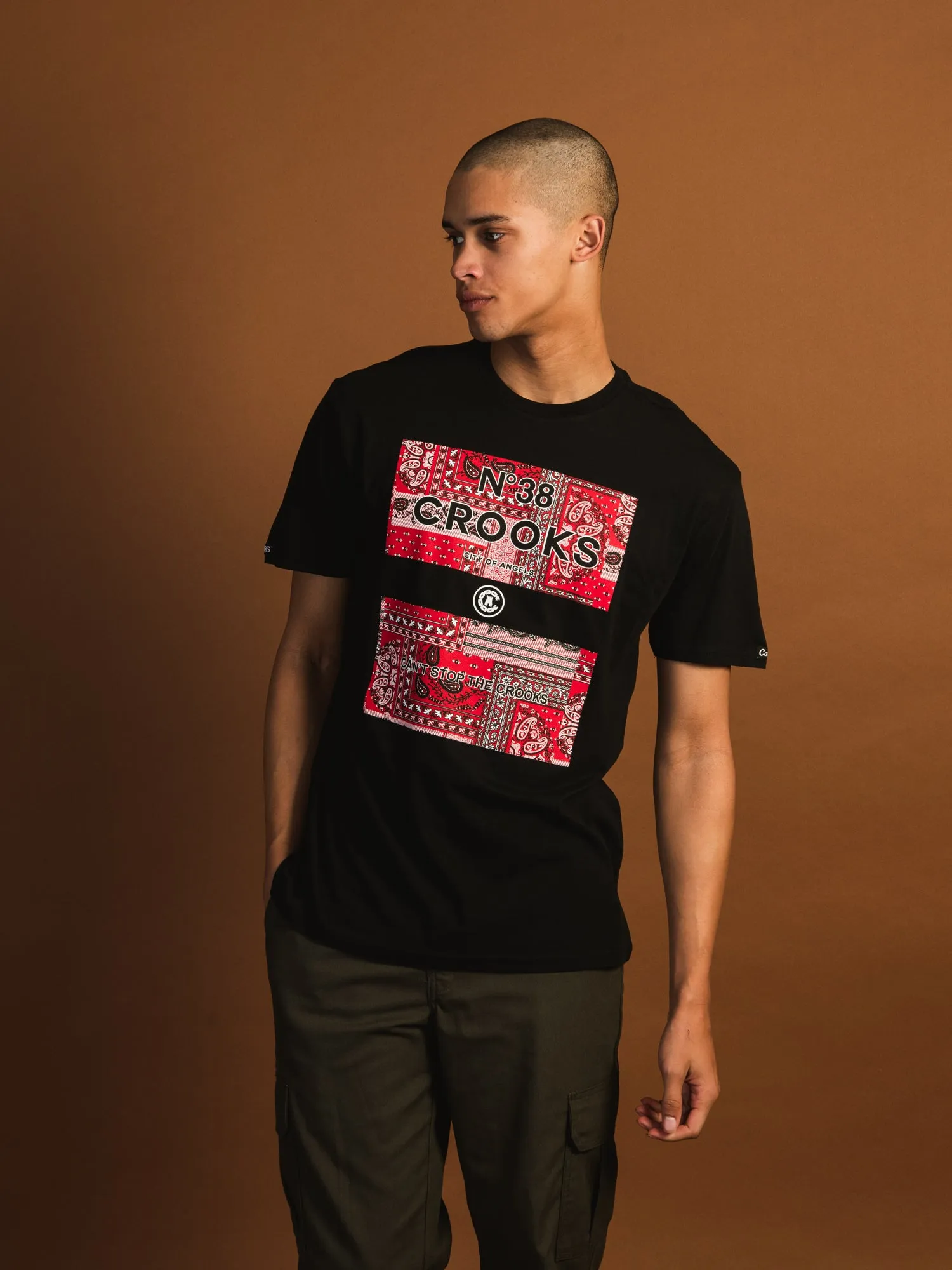 CROOKS & CASTLES BANDANA FILL KLEPTO T-SHIRT