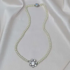 Crystal Flower Pearl Necklace Cream