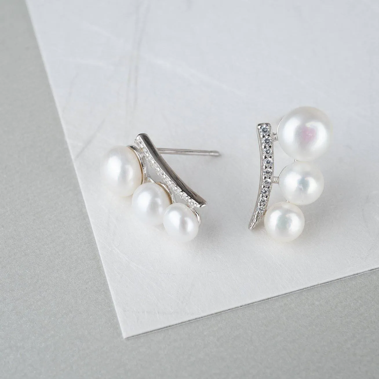 Elegant Freshwater Pearl Earrings WE00116